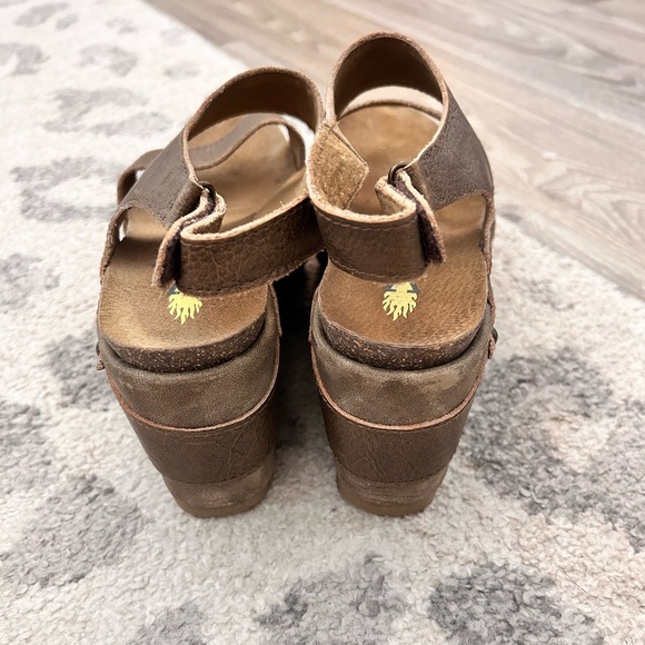 Volatile Wedges Size 10 - Picture 3 of 6